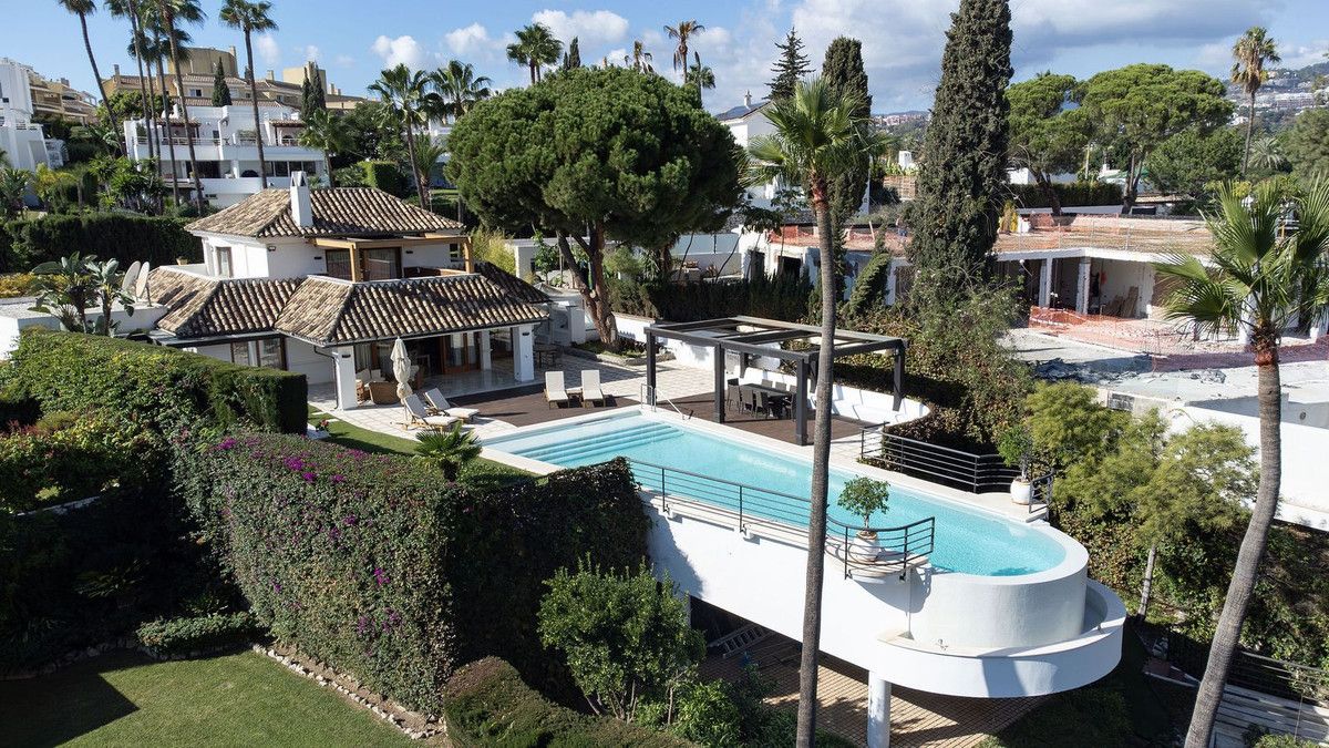 Detached Villa in Nueva Andalucía, Nueva Andalucía, 1/12