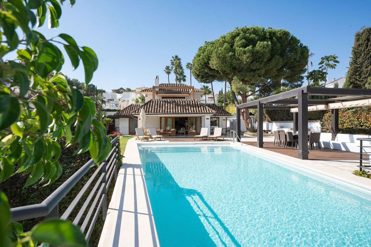 Detached Villa in Nueva Andalucía, Nueva Andalucía, 2/12
