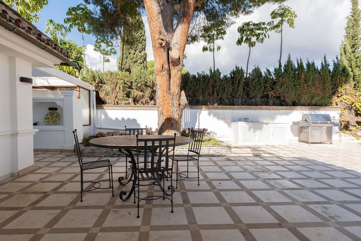Detached Villa in Nueva Andalucía, Nueva Andalucía, 6/12