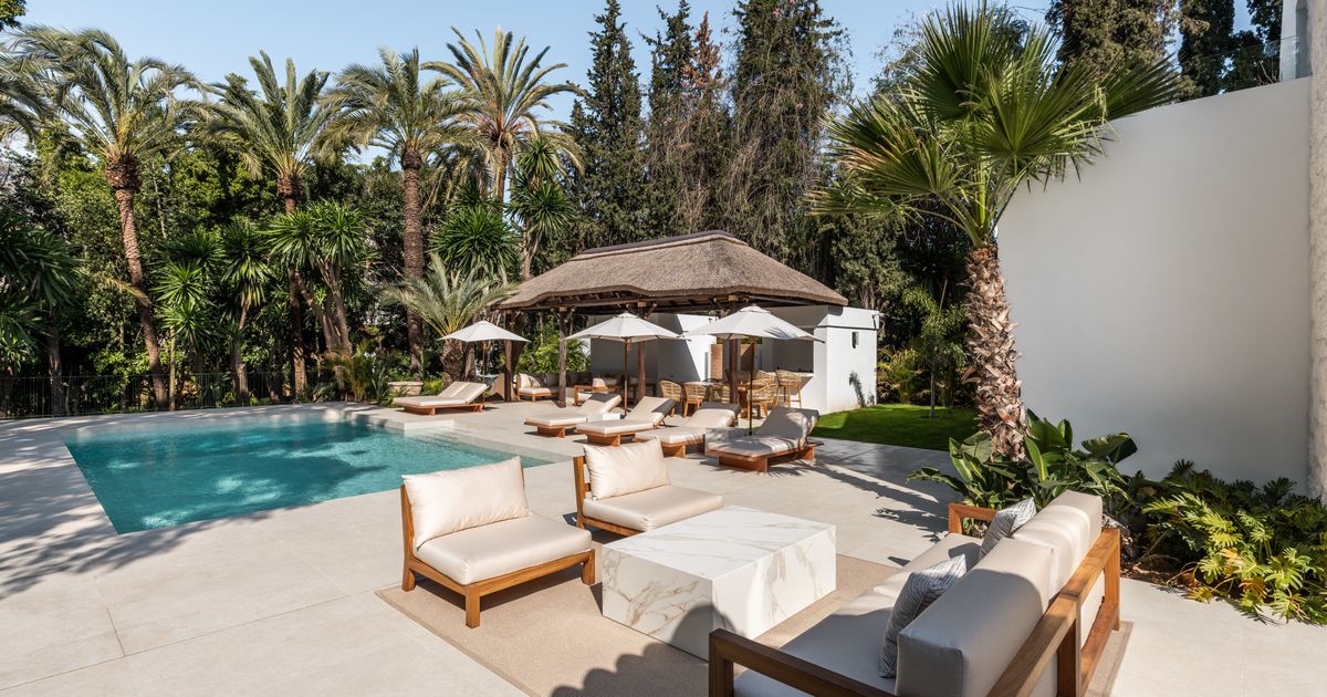 Villa in Nueva Andalucia, Las Brisas, Nueva Andalucia, 4/12