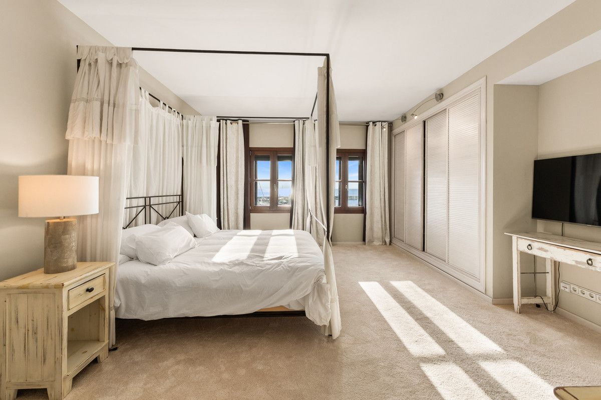 Апартаменты на среднем этаже в Puerto Banús, Puerto Banús, 7/12