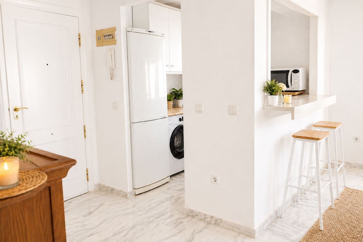 Middle Floor Apartment in Torrequebrada, Torrequebrada, 2/12