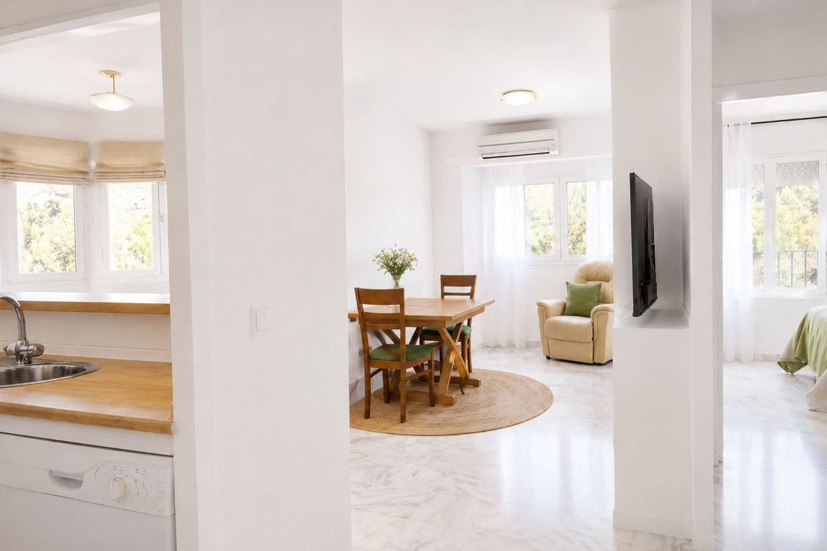 Middle Floor Apartment in Torrequebrada, Torrequebrada, 3/12