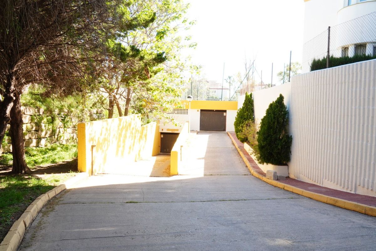 Middle Floor Apartment in Torrequebrada, Torrequebrada, 8/12