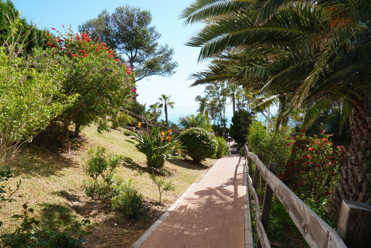 Middle Floor Apartment in Torrequebrada, Torrequebrada, 9/12