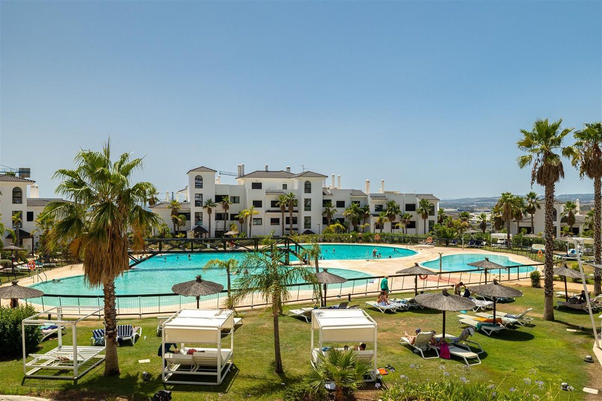 Ground Floor Apartment in Estepona, Estepona, 1/12