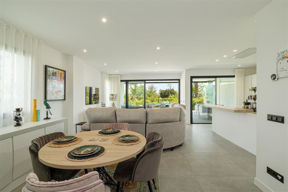 Ground Floor Apartment in Estepona, Estepona, 6/12