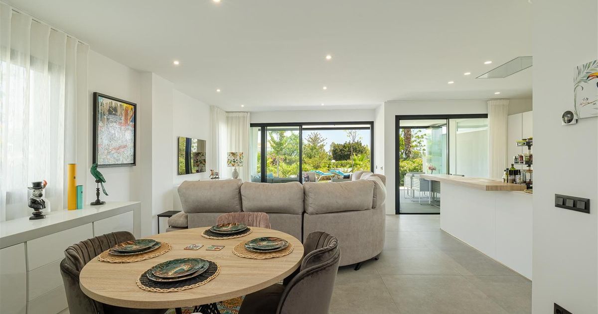 Ground Floor Apartment in Estepona, Estepona, 6/12