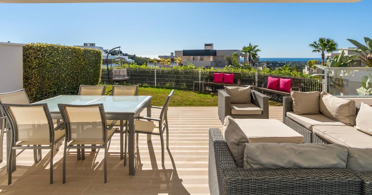 Квартира на первом этаже в Benahavis, Los Arqueros, Benahavis, 1/12