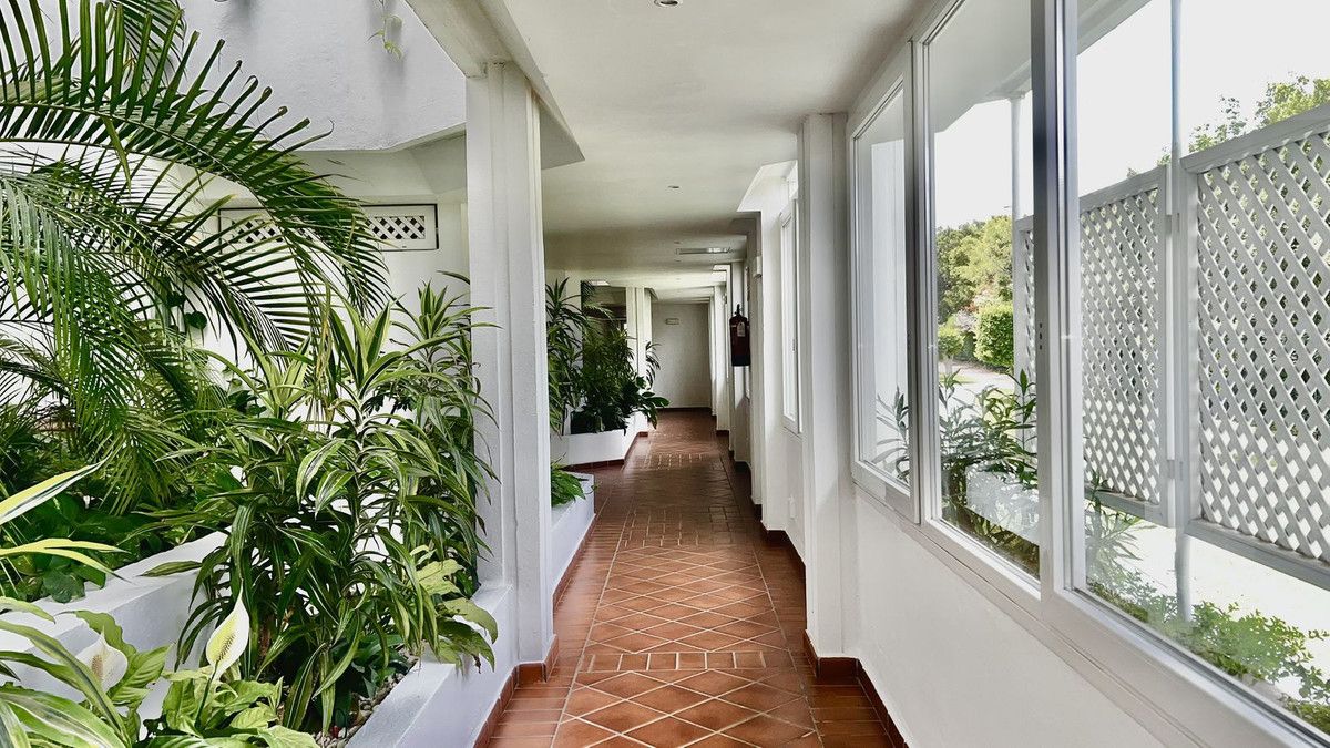 Mittelgeschoss-Wohnung in Puerto Banús, Puerto Banús, 6/12
