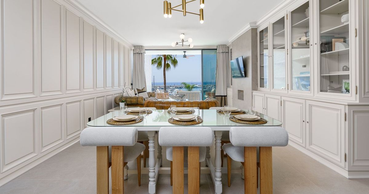 Apartament na środkowym piętrze w Puerto Banús, Puerto Banús, 1/12