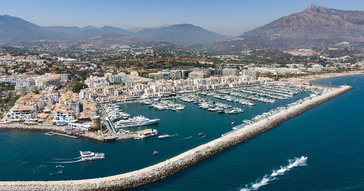 Apartament na środkowym piętrze w Puerto Banús, Puerto Banús, 2/12
