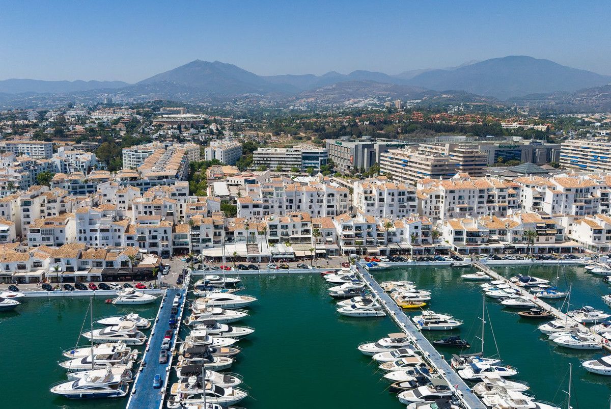Apartament na środkowym piętrze w Puerto Banús, Puerto Banús, 12/12