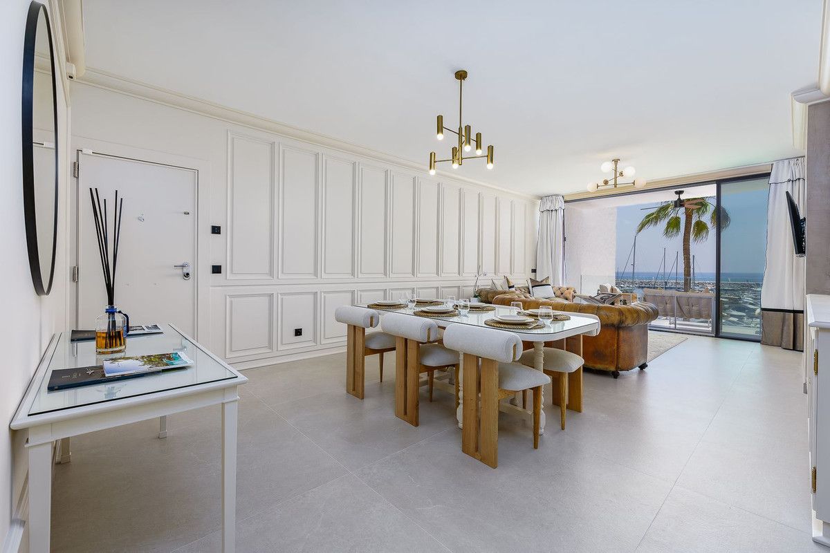 Apartament na środkowym piętrze w Puerto Banús, Puerto Banús, 3/12