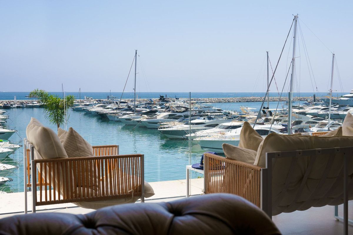 Apartament na środkowym piętrze w Puerto Banús, Puerto Banús, 8/12