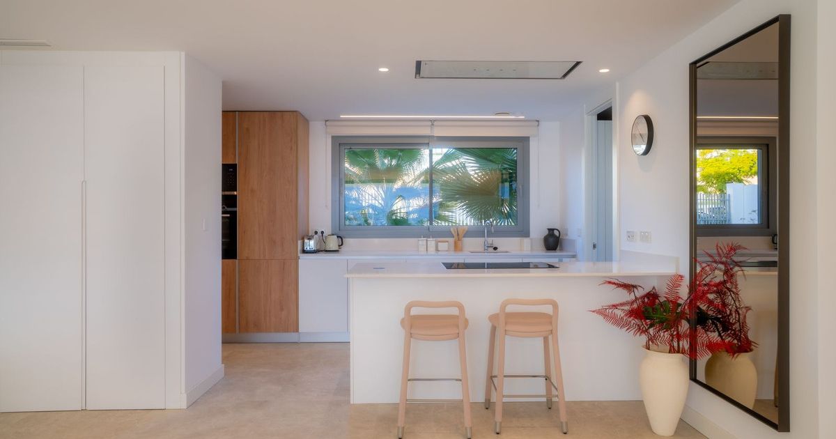 Apartamento en Planta Media en Marbella, Marbella, 6/12