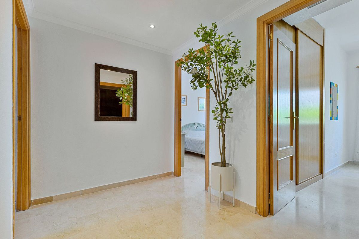 Middle Floor Apartment in Estepona, Estepona, 11/12