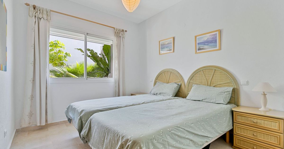 Middle Floor Apartment in Estepona, Estepona, 12/12