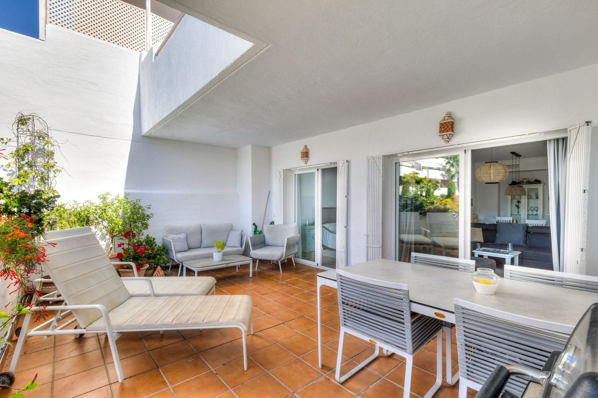 Middle Floor Apartment in Estepona, Estepona, 3/12