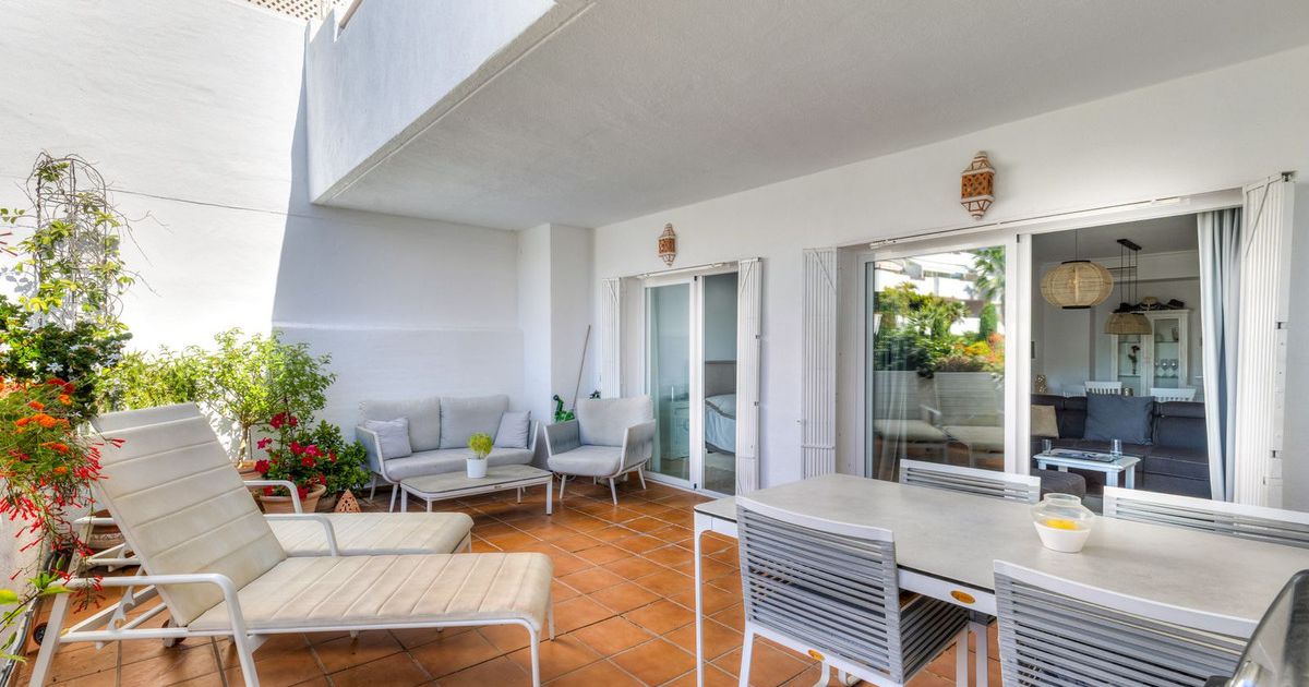 Middle Floor Apartment in Estepona, Estepona, 3/12