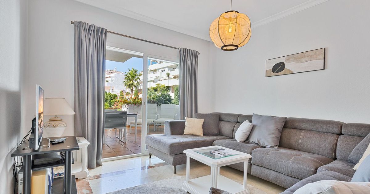 Middle Floor Apartment in Estepona, Estepona, 5/12