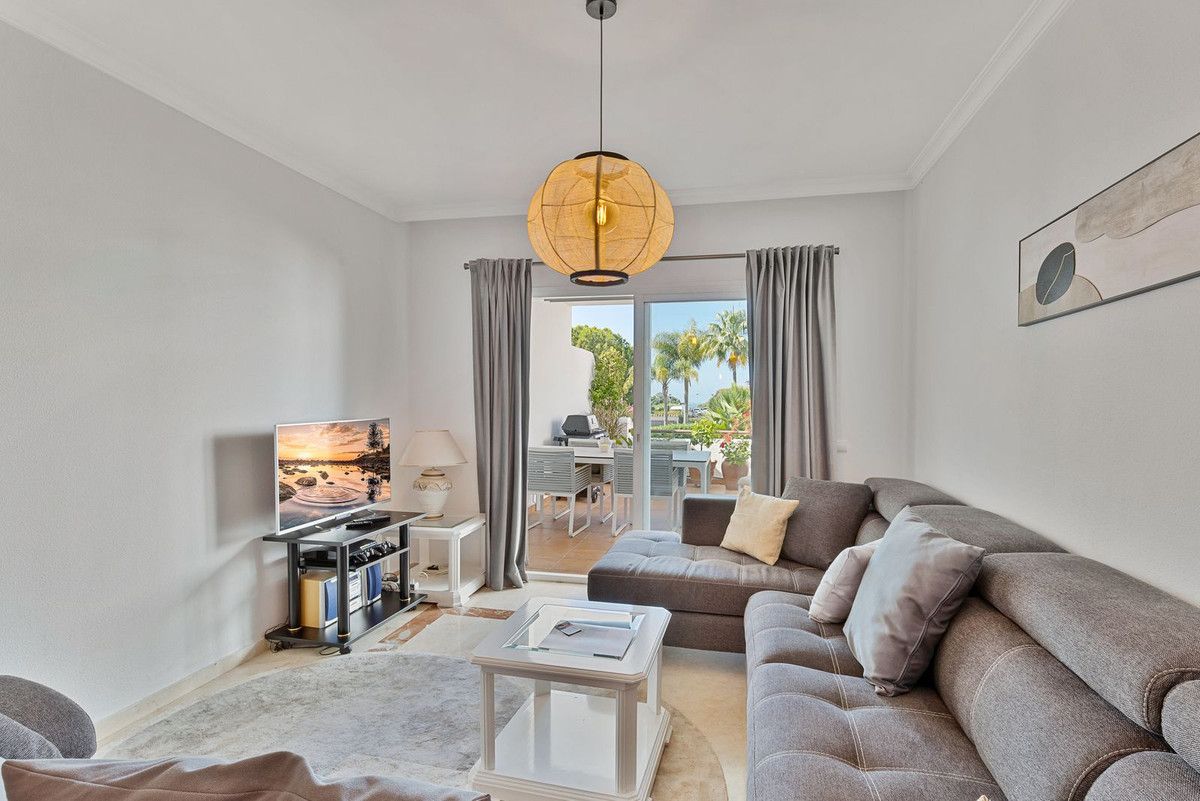 Middle Floor Apartment in Estepona, Estepona, 6/12