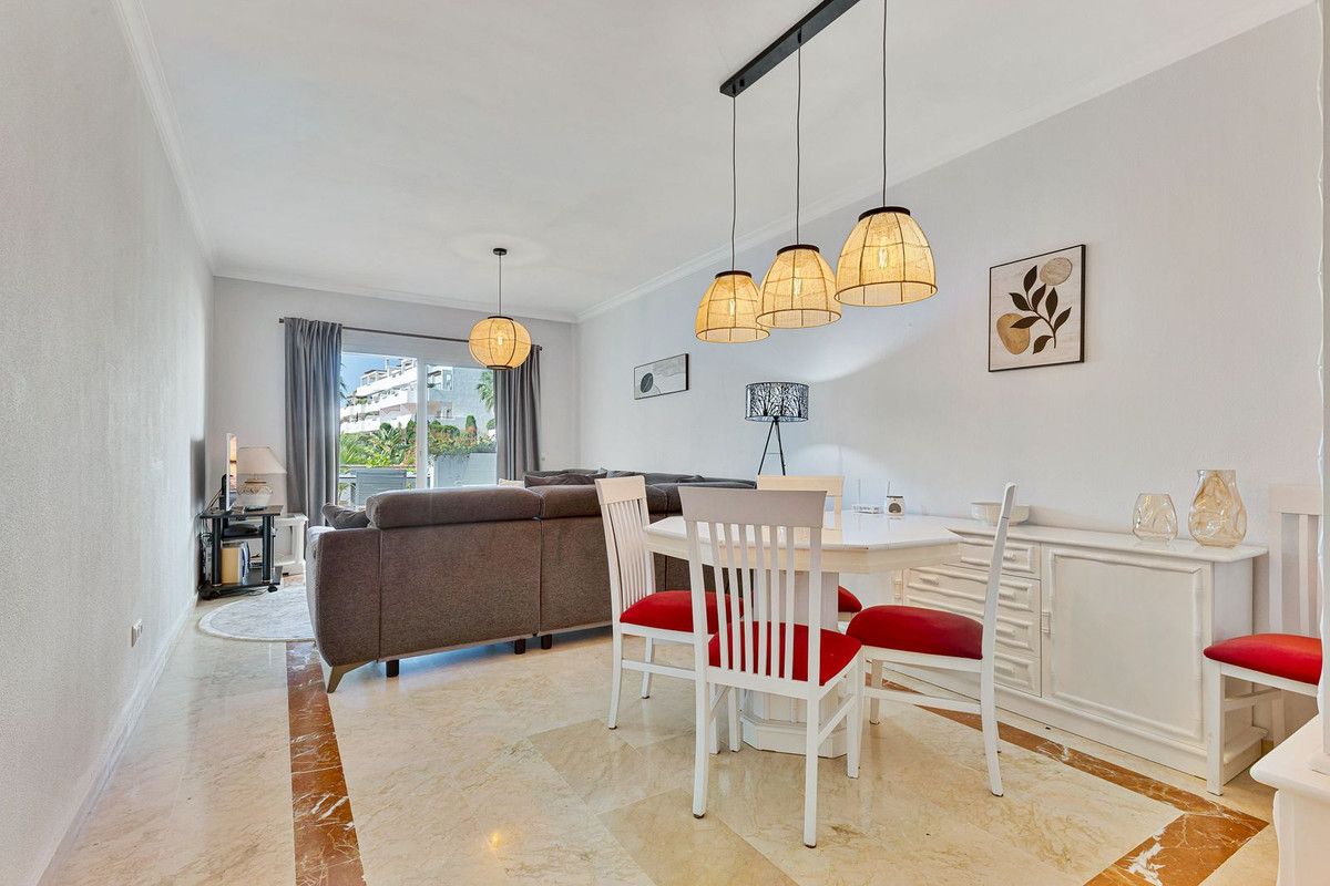 Middle Floor Apartment in Estepona, Estepona, 7/12
