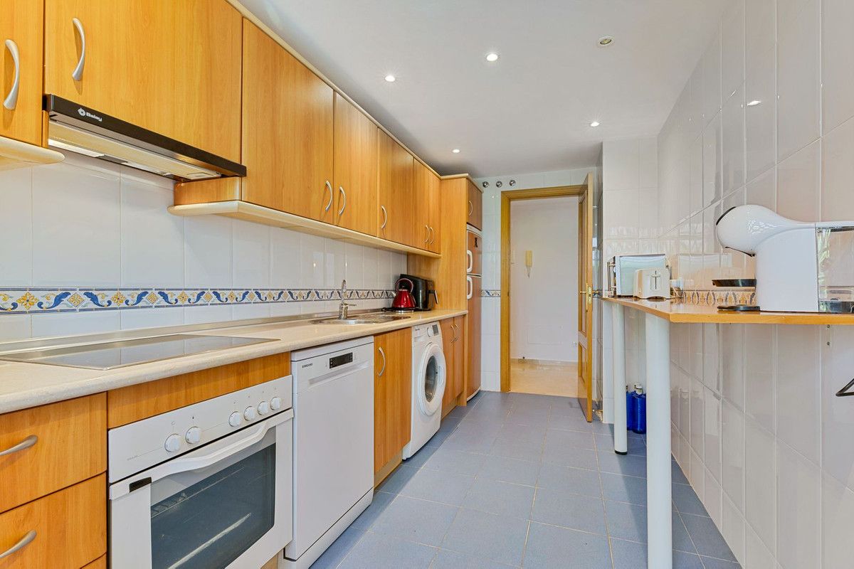 Middle Floor Apartment in Estepona, Estepona, 10/12