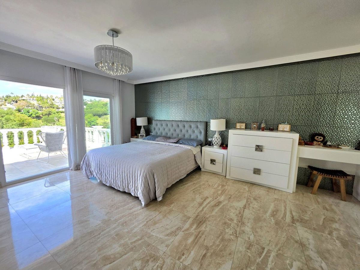 Freistehende Villa in Elviria, Elviria, 12/12