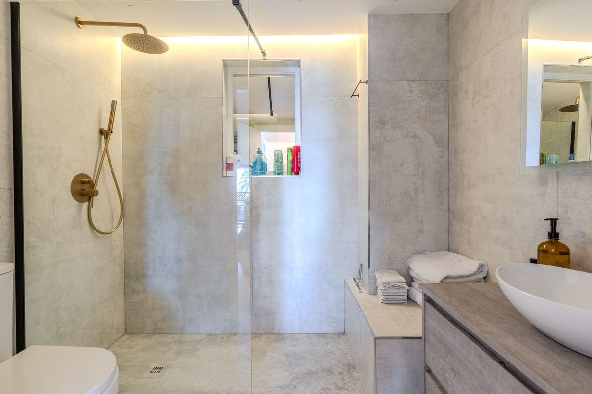 Appartement op de middelste verdieping in Puerto Banús, Puerto Banús, 6/12