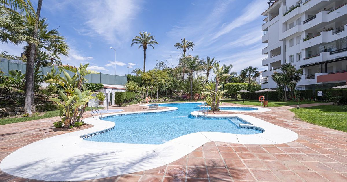 Квартира на среднем этаже в Puerto Banús, Puerto Banús, 1/12