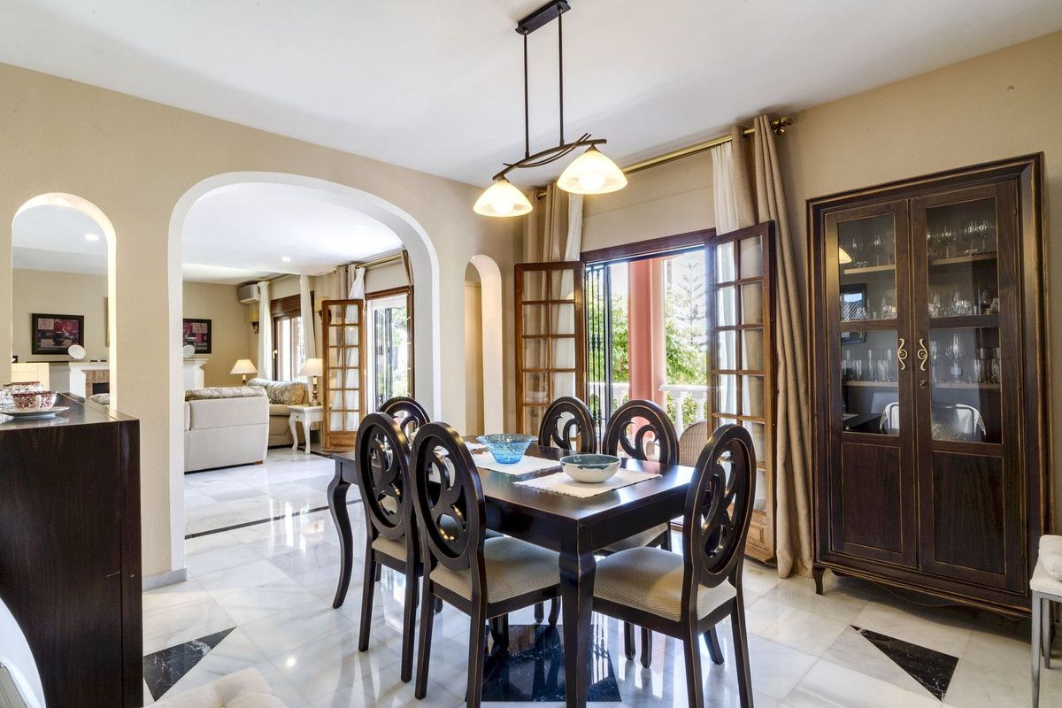 Detached Villa in Marbella, Marbella, 8/12