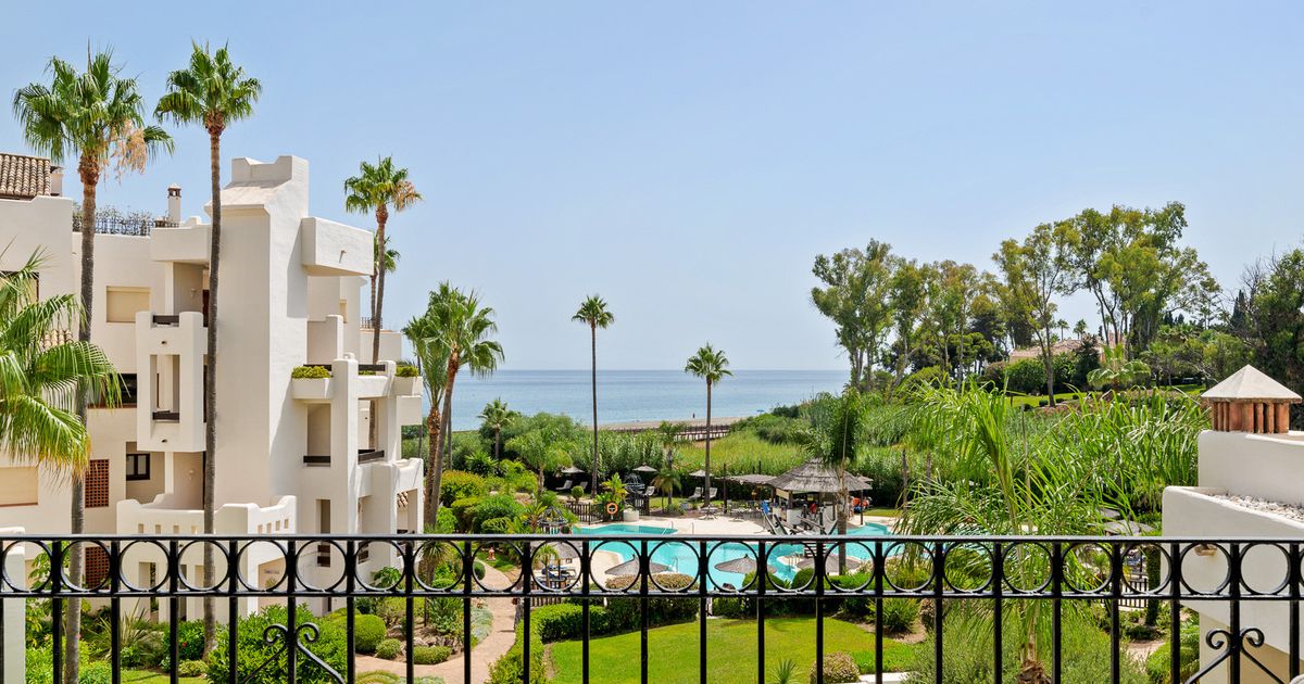 Apartment in Estepona, Bahía del Velerín, Estepona, 1/12