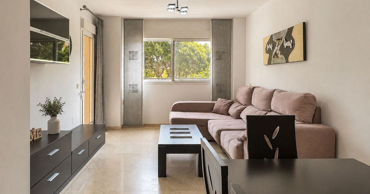 Middle Floor Apartment in Torremolinos, Torremolinos, 2/12