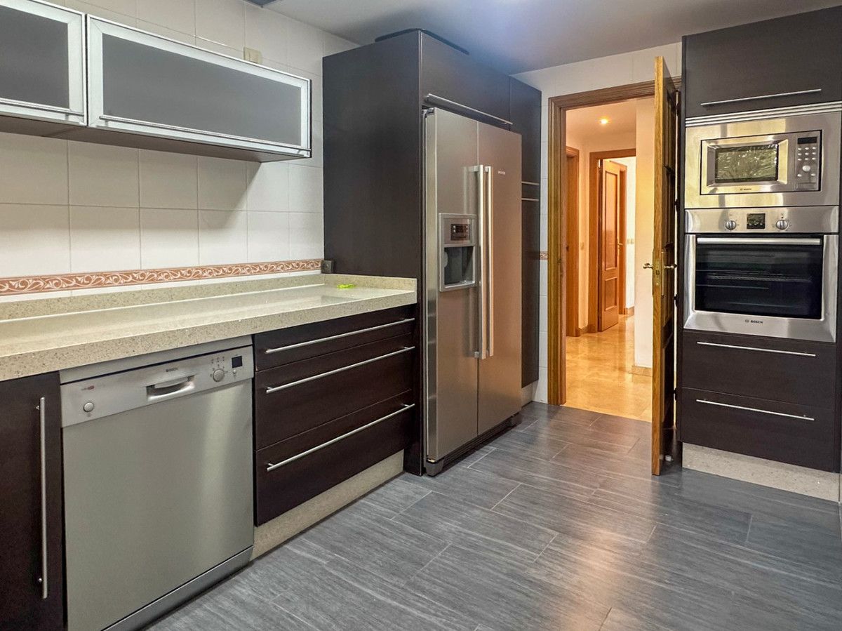 Middle Floor Apartment in Torremolinos, Torremolinos, 4/12