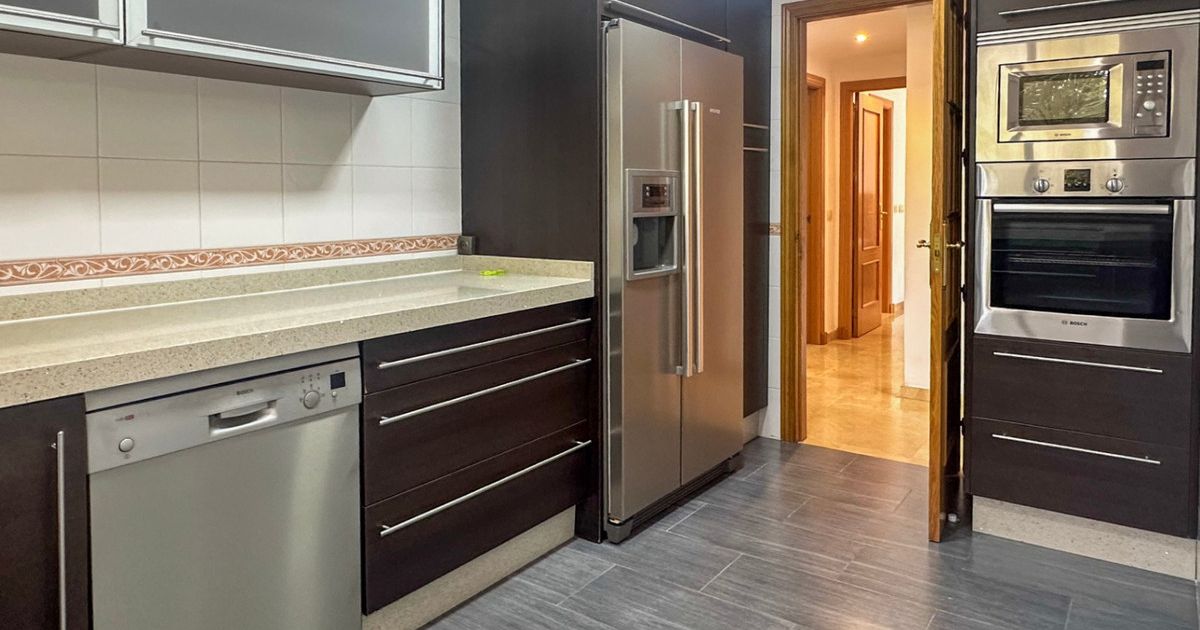 Middle Floor Apartment in Torremolinos, Torremolinos, 4/12