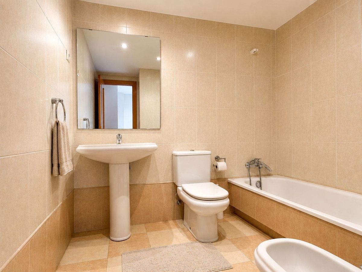 Middle Floor Apartment in Torremolinos, Torremolinos, 8/12