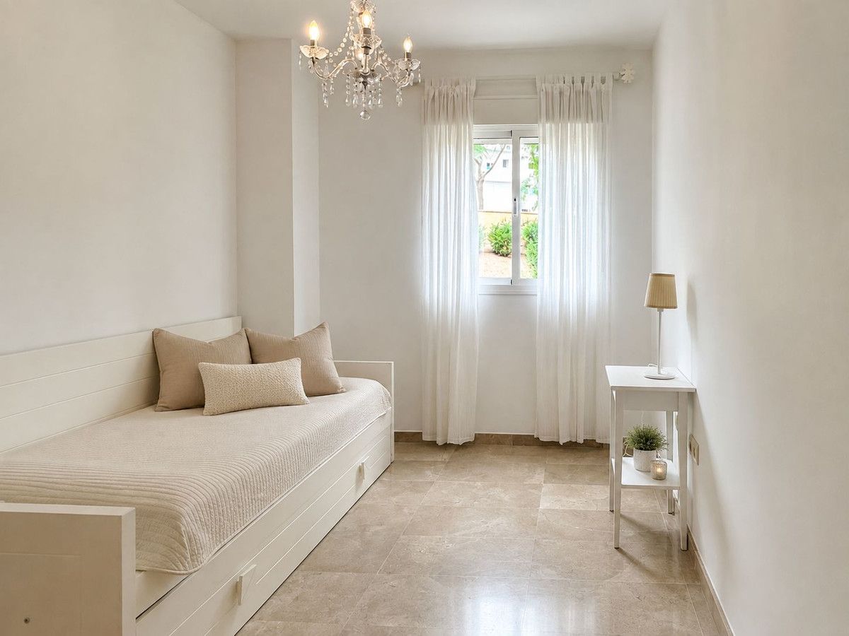 Middle Floor Apartment in Torremolinos, Torremolinos, 9/12