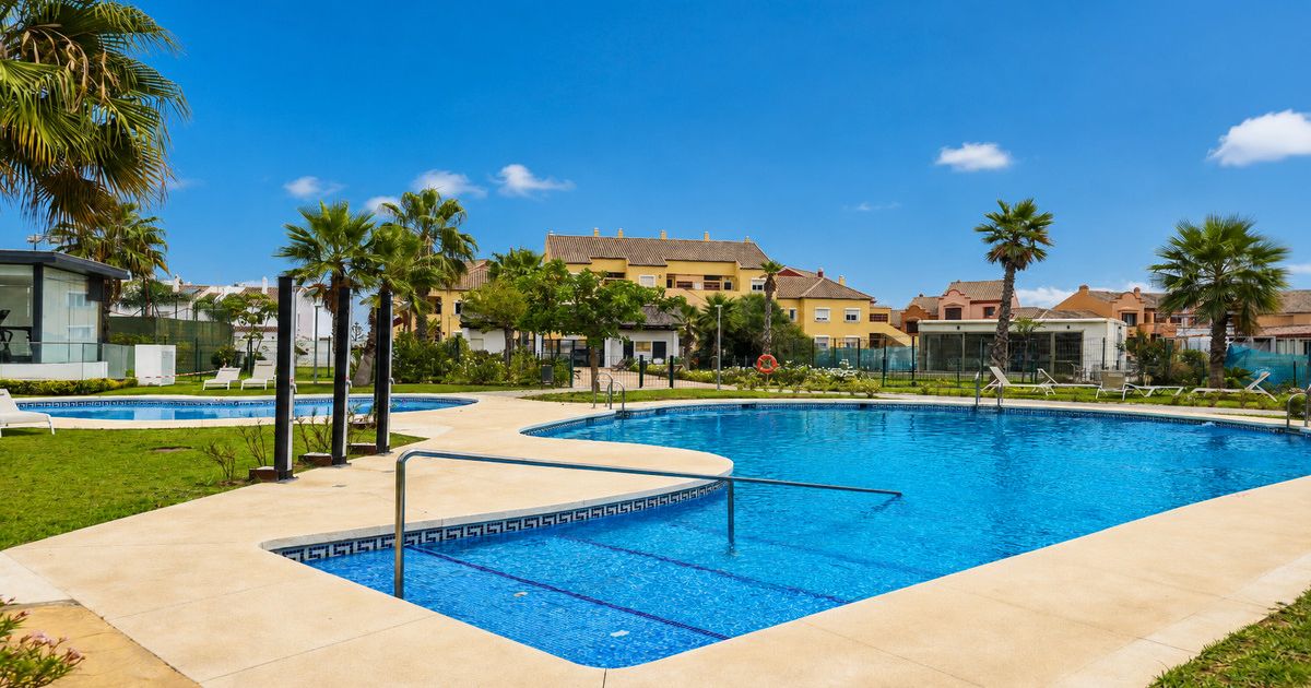 Middle Floor Apartment in Manilva, Manilva, 2/12