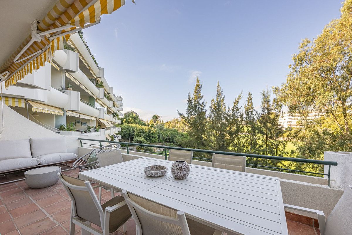 Wohnung in der mittleren Etage in Guadalmina Alta, Guadalmina Alta, 3/12