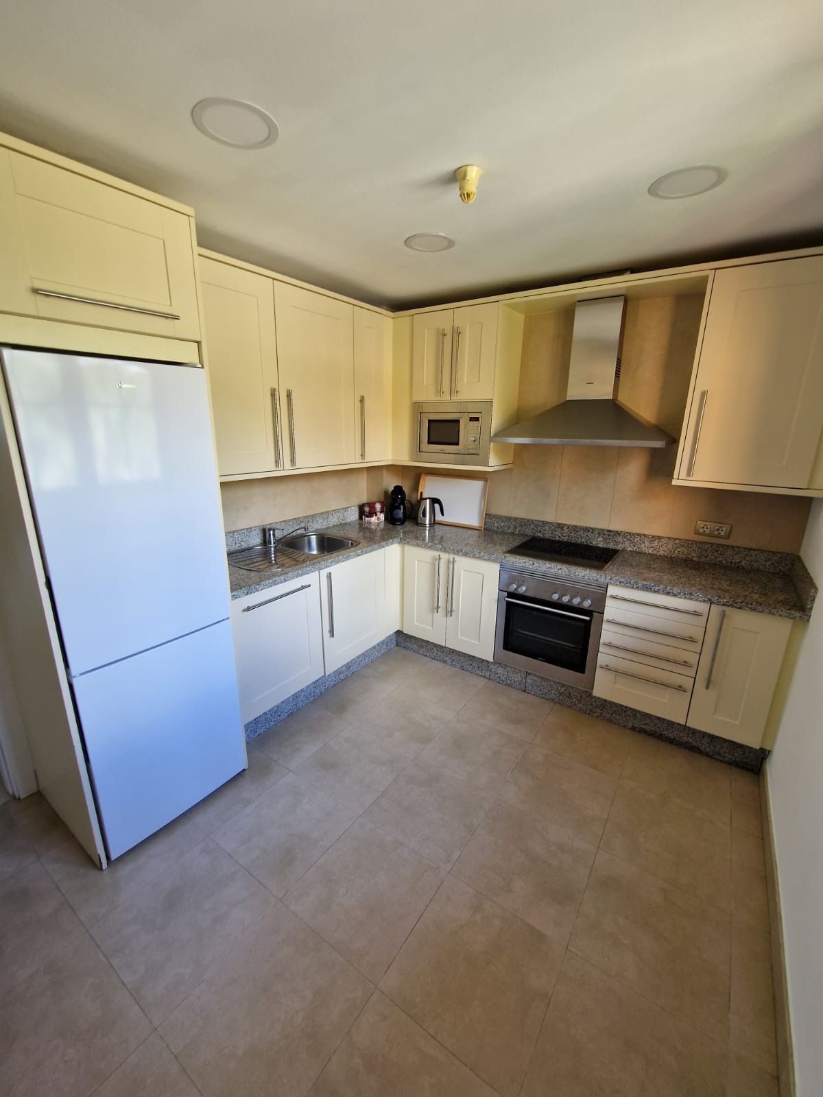 Apartment in der mittleren Etage in Benahavís, Benahavís, 9/12