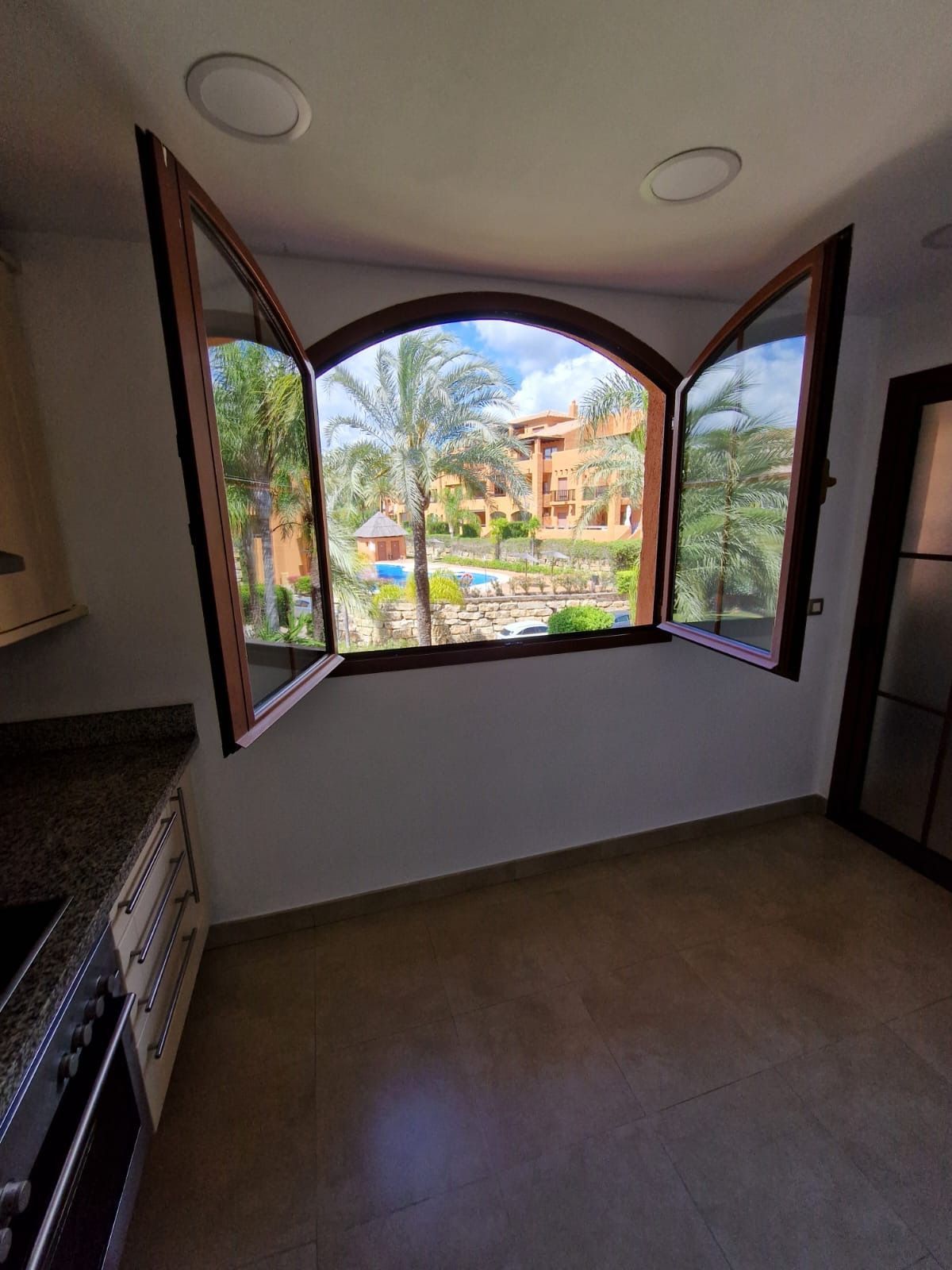 Apartment in der mittleren Etage in Benahavís, Benahavís, 10/12