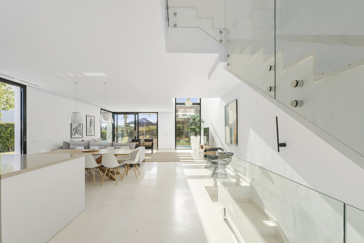 Geschakelde Woning in Cabopino, Cabopino, 5/12