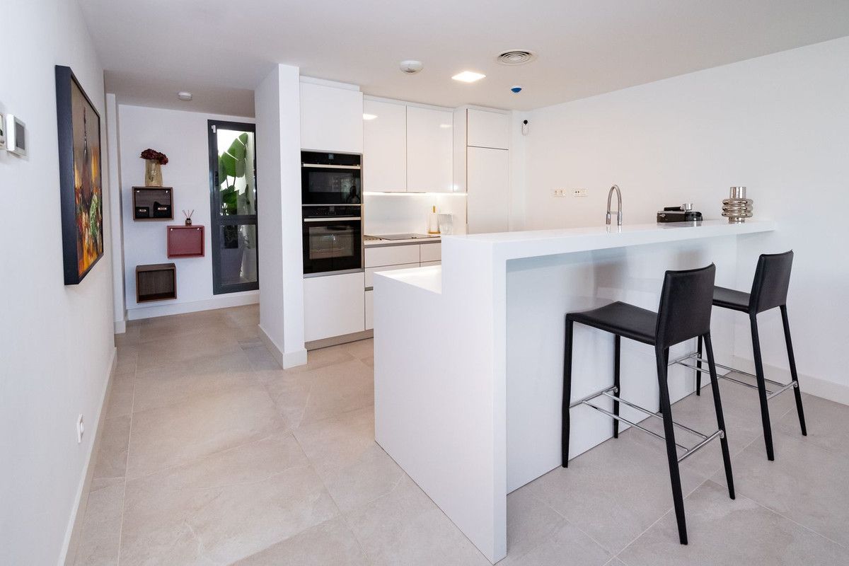 Middenverdieping Appartement in Cabopino, Cabopino, 12/12
