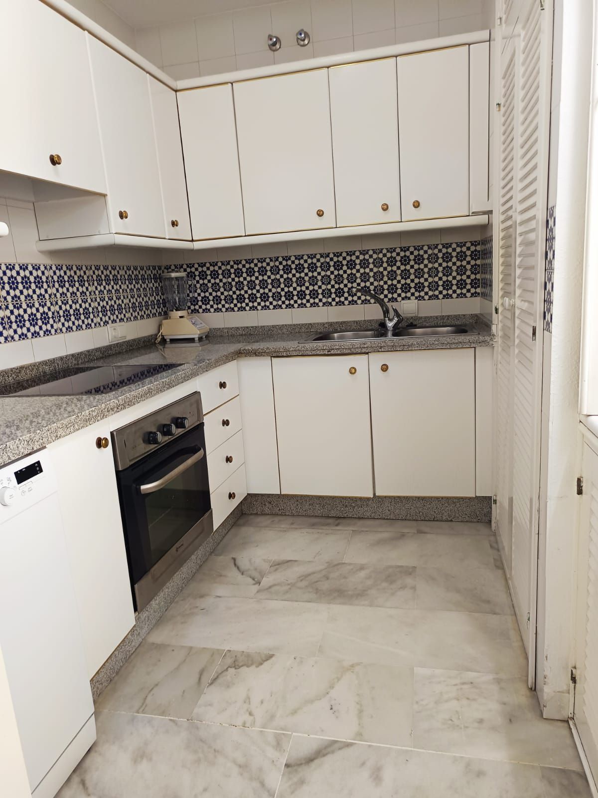 Квартира на среднем этаже в Fuengirola, Fuengirola, 8/12
