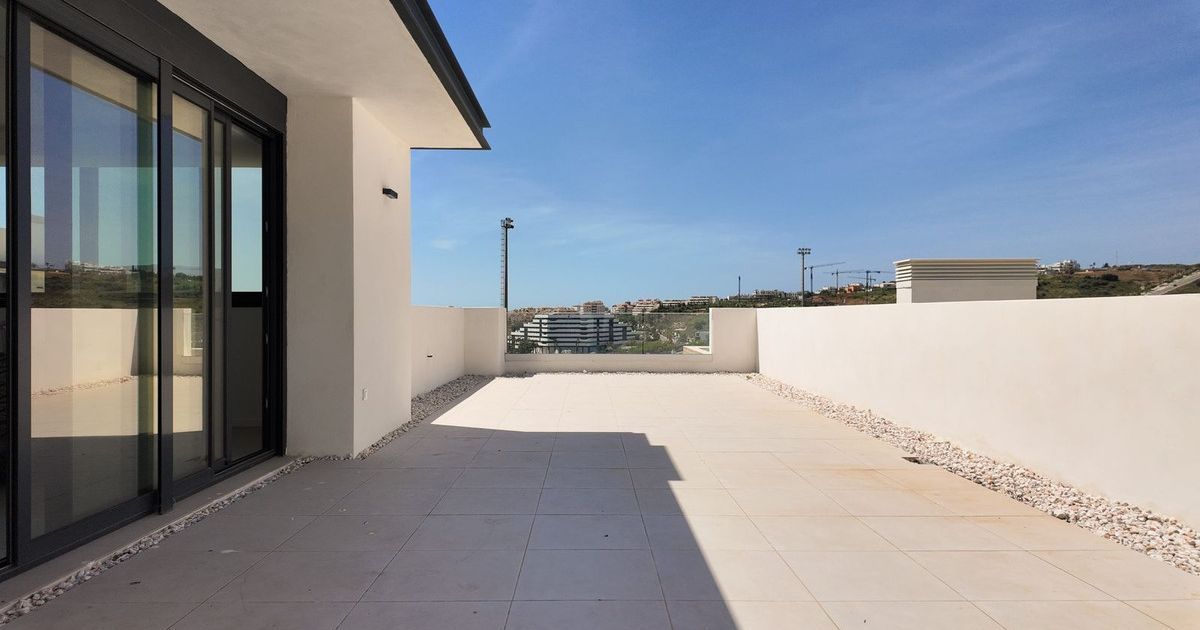 Apartment in der obersten Etage in Estepona, Estepona, 9/12