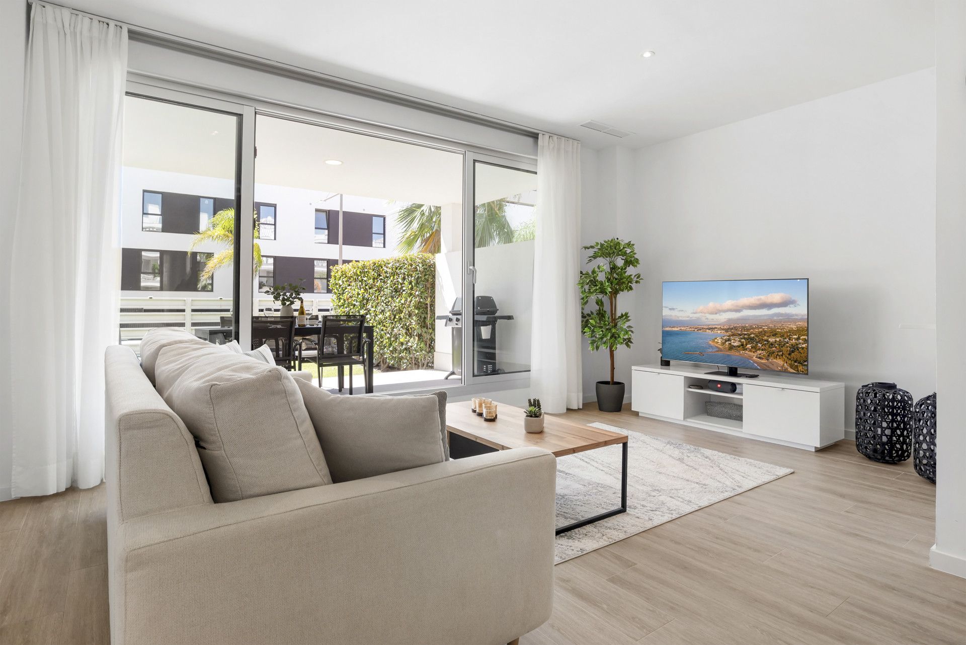 Ground Floor Apartment in Estepona, Cancelada, Estepona, 2/12