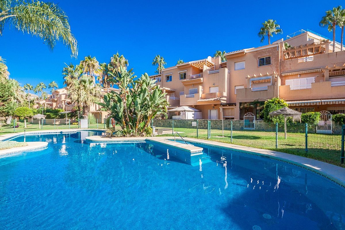 Apartamento en planta media en Cabopino, Cabopino, 2/11