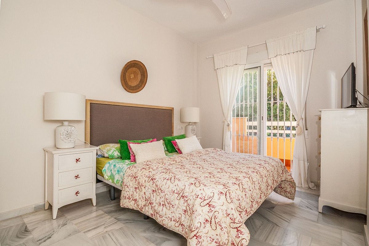 Apartamento en planta media en Cabopino, Cabopino, 4/11