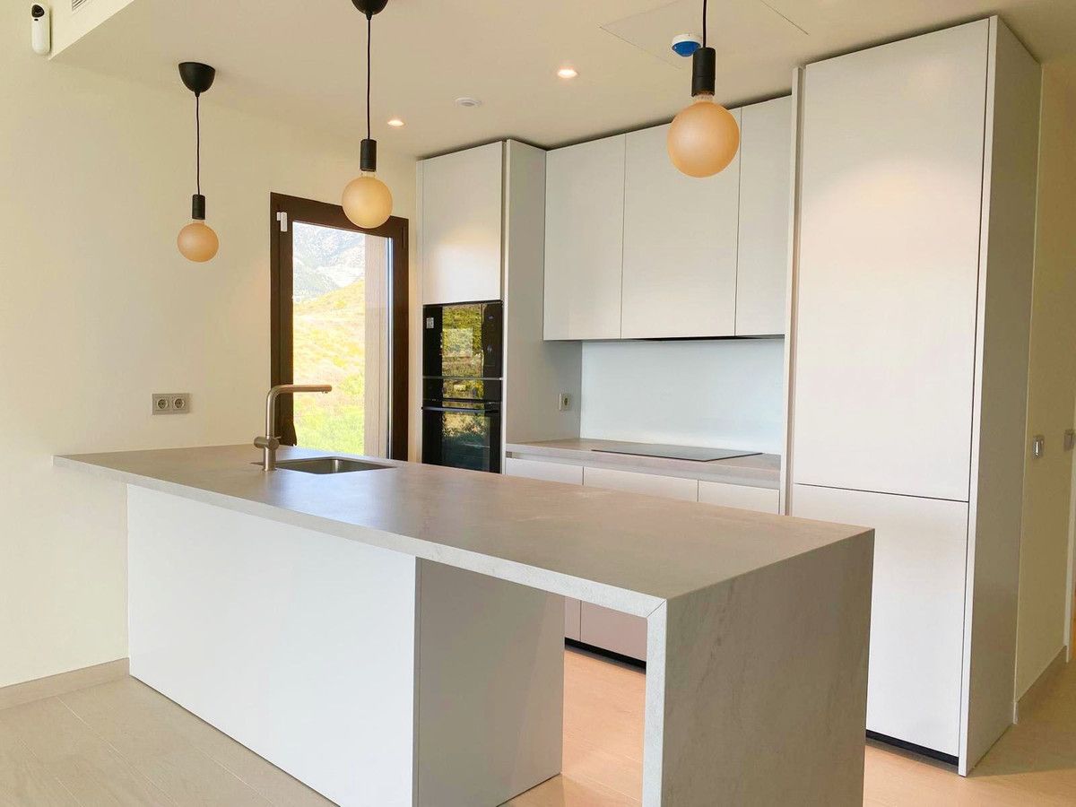 Middle Floor Apartment in Higueron, Higueron, 4/12